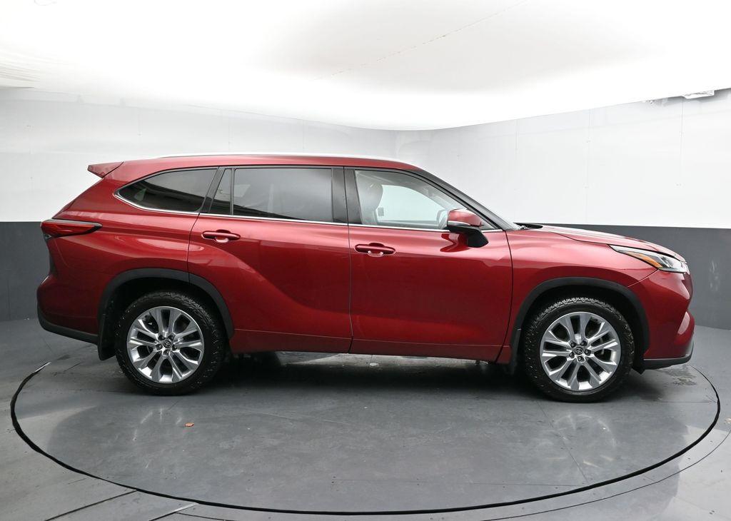 used 2021 Toyota Highlander car, priced at $31,265