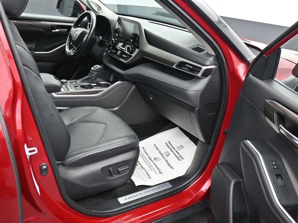 used 2021 Toyota Highlander car, priced at $31,265