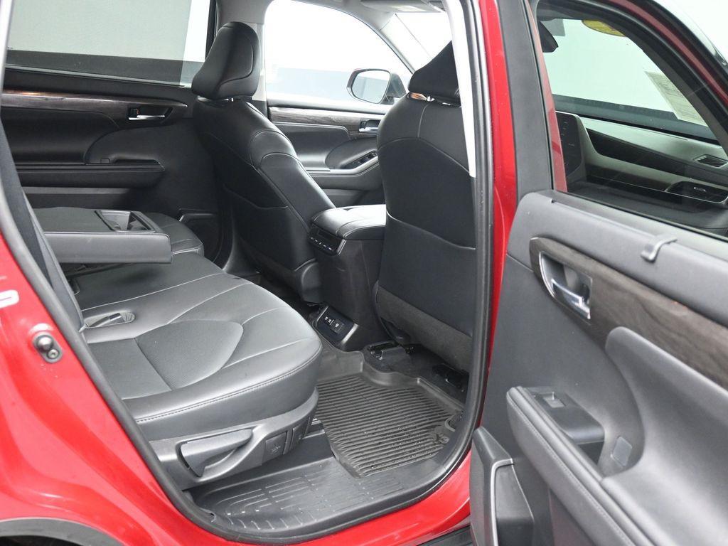 used 2021 Toyota Highlander car, priced at $31,265