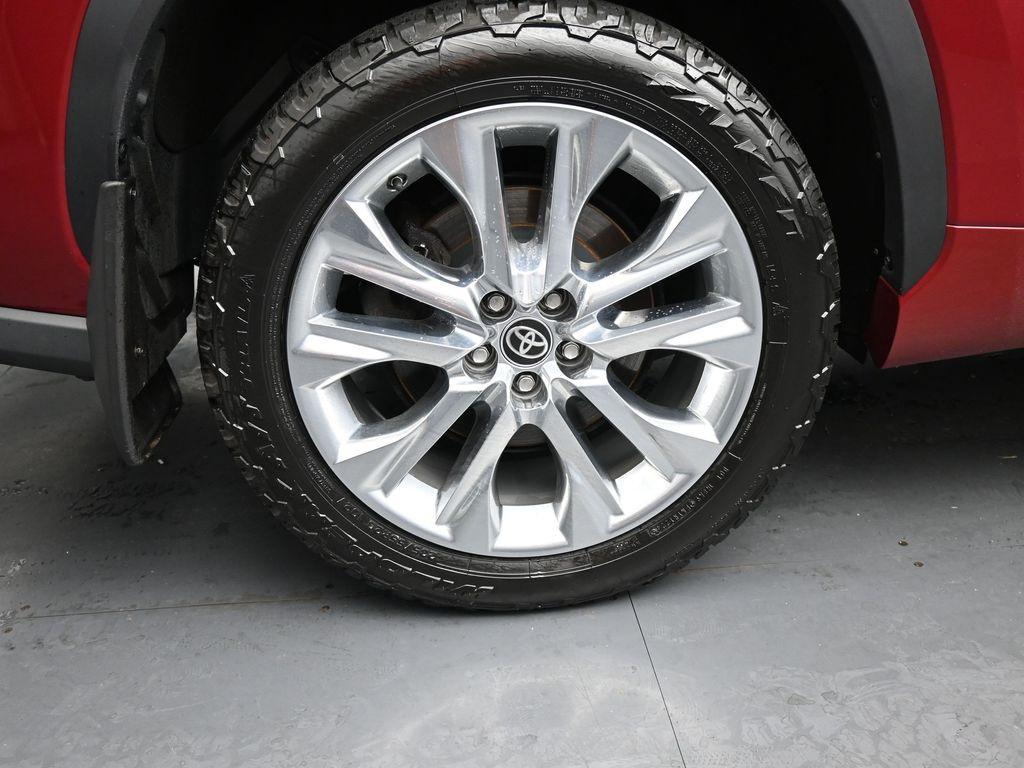used 2021 Toyota Highlander car, priced at $31,265