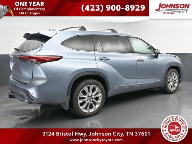 used 2022 Toyota Highlander car, priced at $37,893