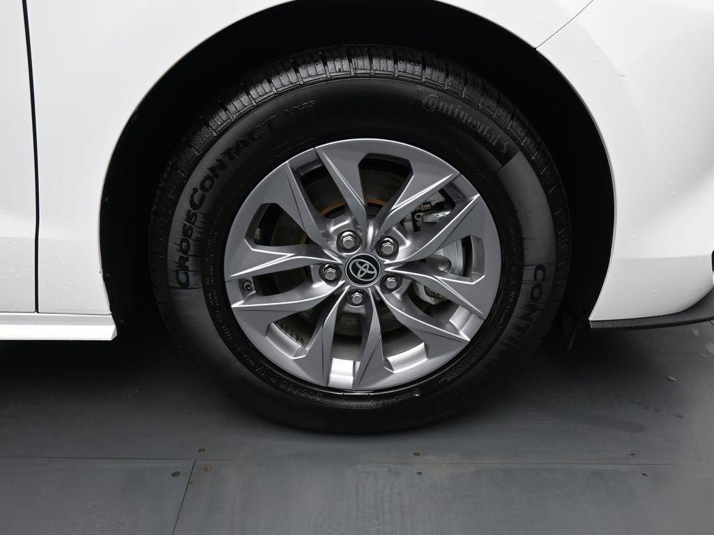 used 2022 Toyota Sienna car, priced at $37,912
