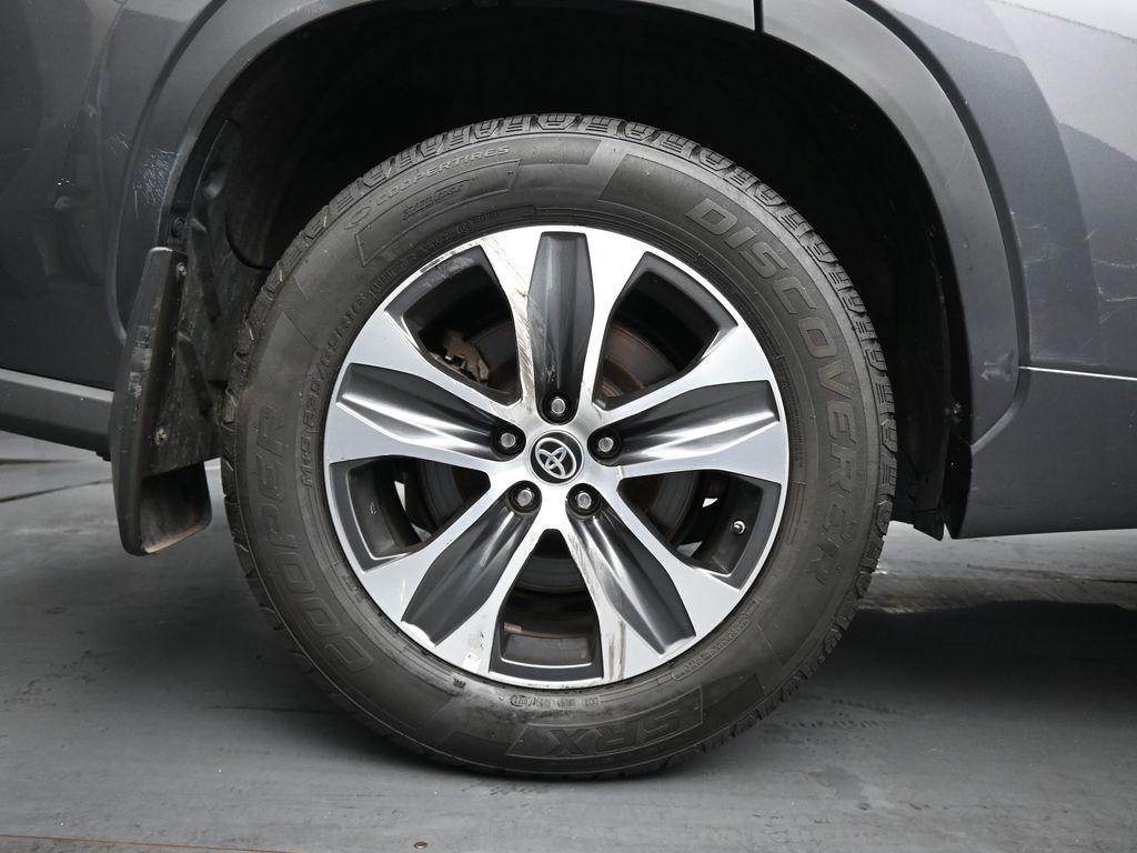 used 2022 Toyota Highlander car, priced at $35,071