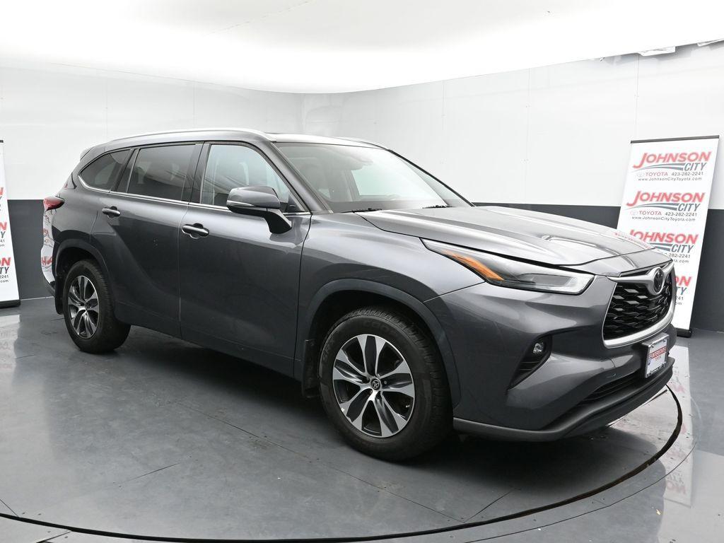 used 2022 Toyota Highlander car, priced at $35,071