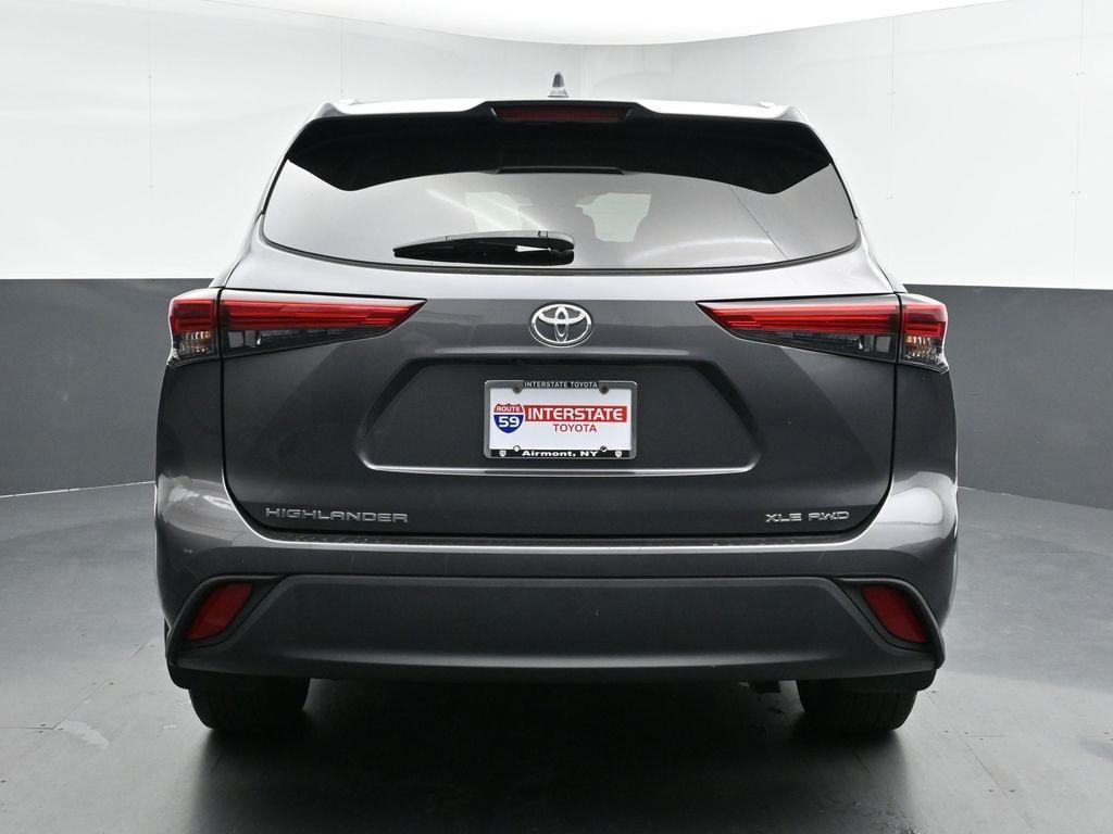 used 2022 Toyota Highlander car, priced at $35,071