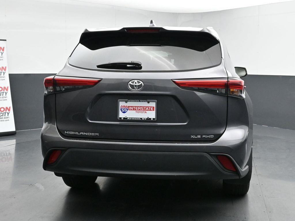 used 2022 Toyota Highlander car, priced at $35,071