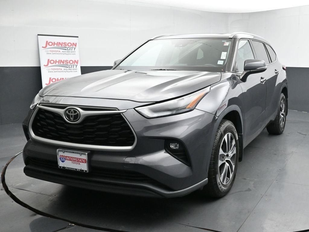 used 2022 Toyota Highlander car, priced at $35,071