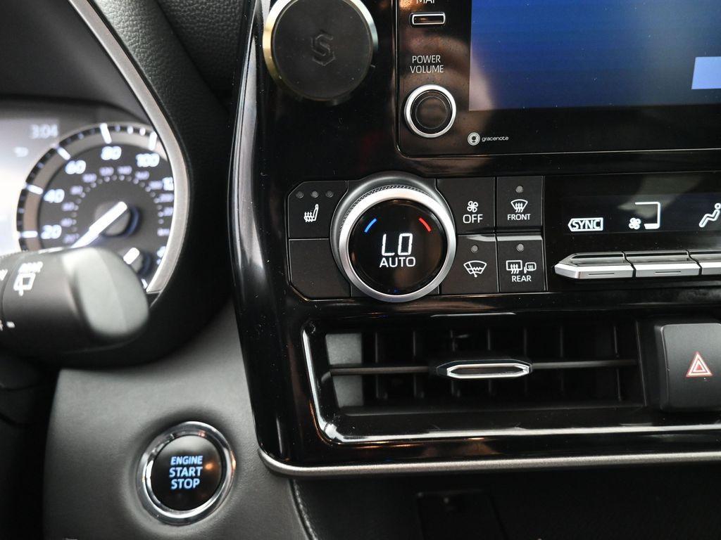 used 2022 Toyota Highlander car, priced at $35,071