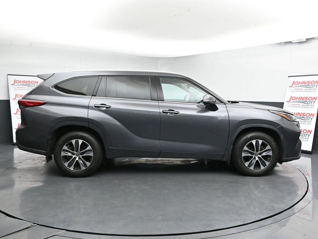 used 2022 Toyota Highlander car, priced at $35,071