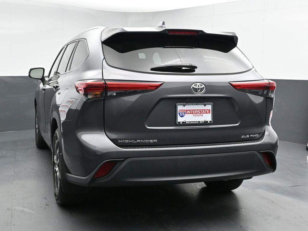 used 2022 Toyota Highlander car, priced at $35,071
