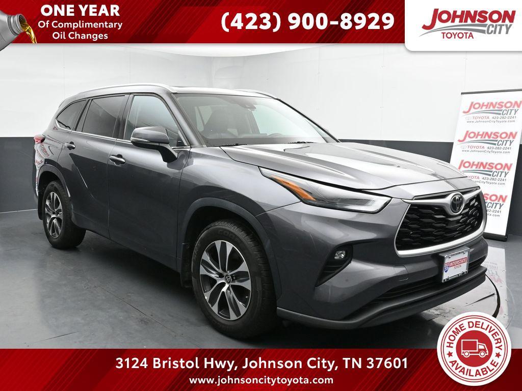 used 2022 Toyota Highlander car, priced at $35,071
