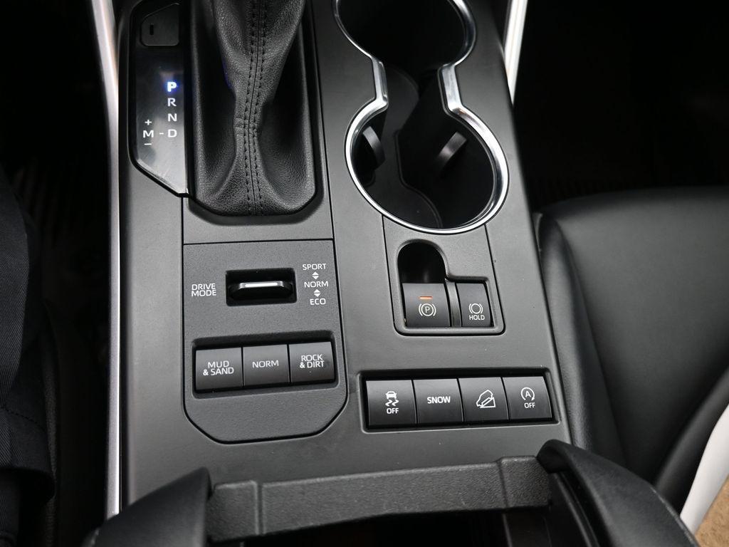 used 2022 Toyota Highlander car, priced at $35,071