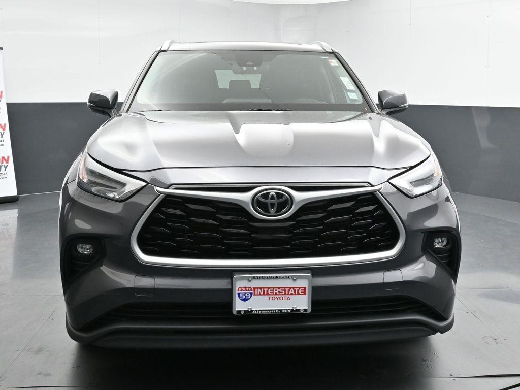 used 2022 Toyota Highlander car, priced at $35,071