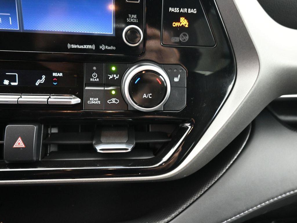 used 2022 Toyota Highlander car, priced at $35,071