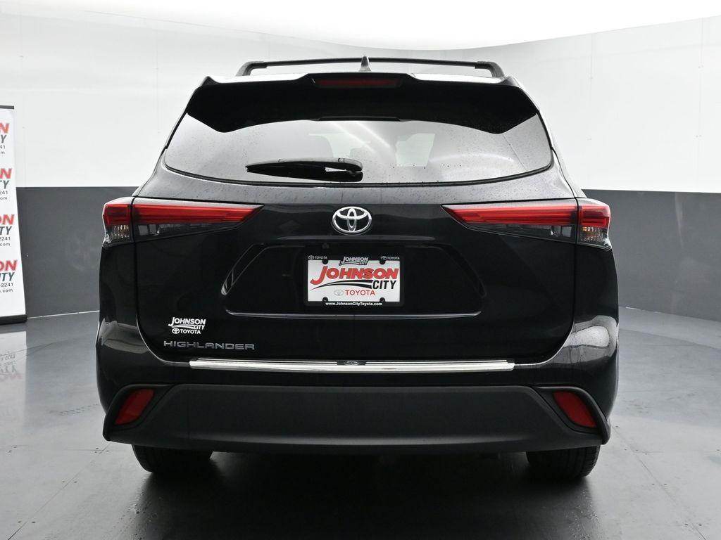 used 2023 Toyota Highlander car, priced at $30,852