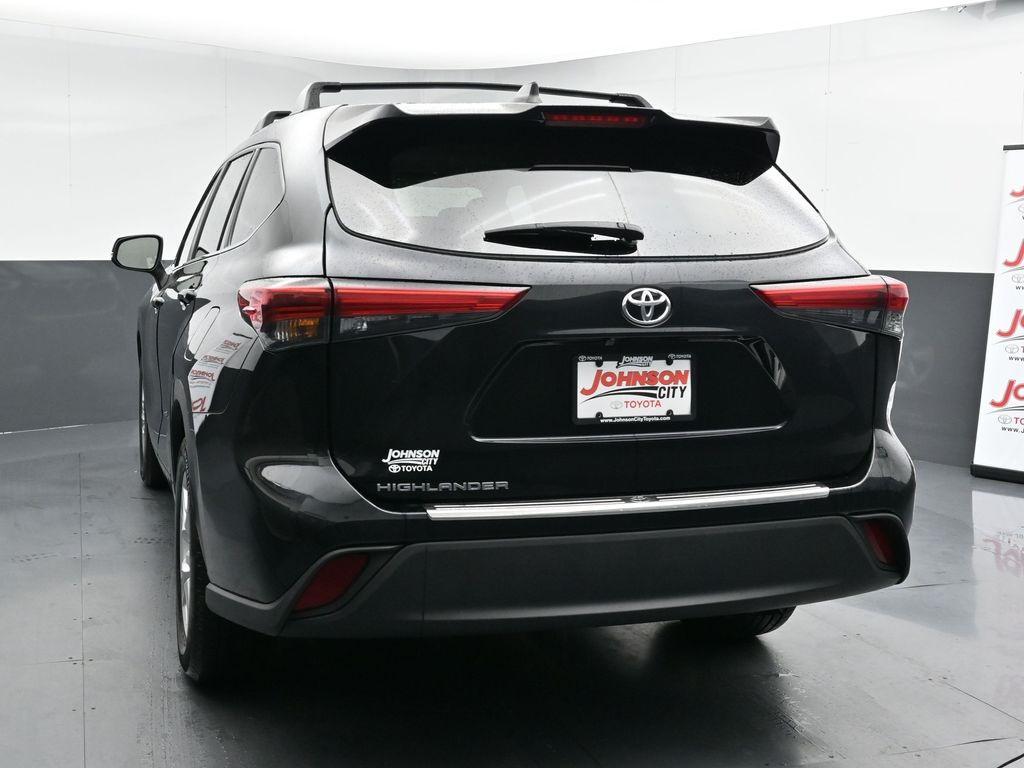 used 2023 Toyota Highlander car, priced at $30,852