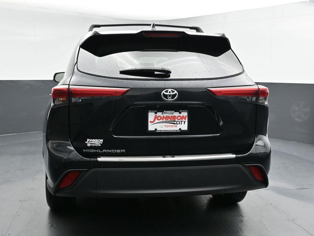 used 2023 Toyota Highlander car, priced at $30,852