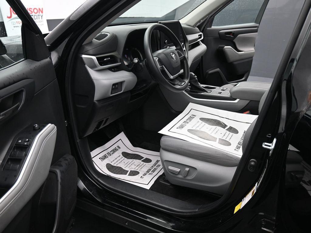 used 2023 Toyota Highlander car, priced at $30,852