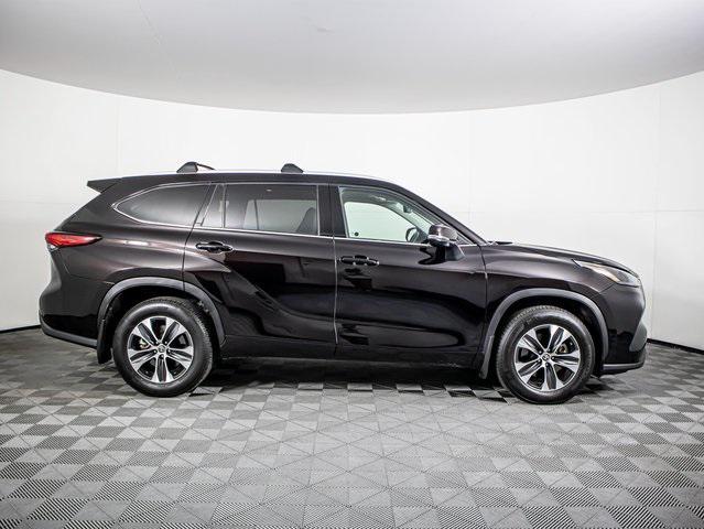 used 2022 Toyota Highlander car, priced at $39,999