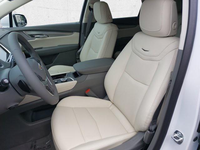 new 2025 Cadillac XT5 car, priced at $58,985