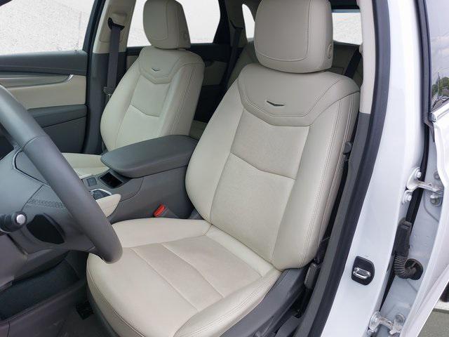 used 2022 Cadillac XT5 car, priced at $32,960