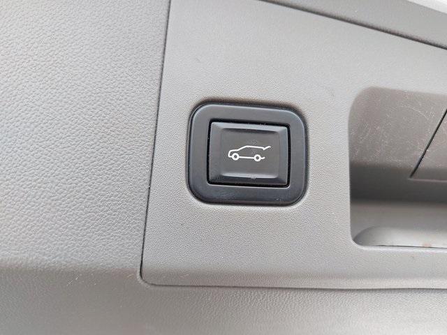used 2022 Cadillac XT5 car, priced at $32,960