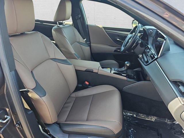 used 2025 Lexus ES 300h car, priced at $46,960