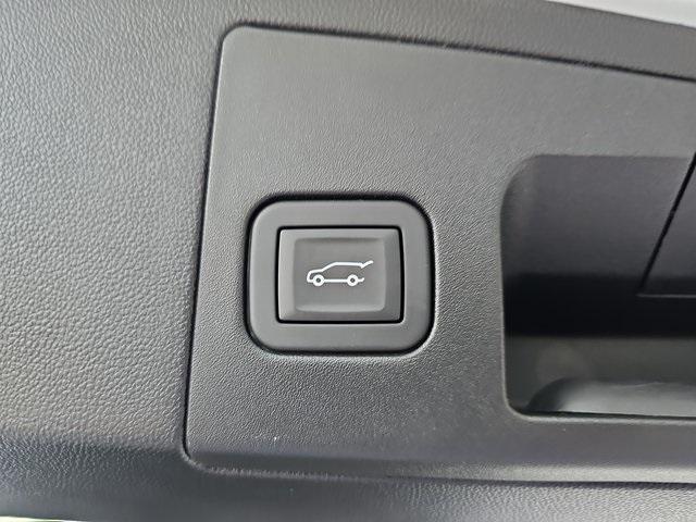 new 2025 Cadillac XT5 car, priced at $60,015
