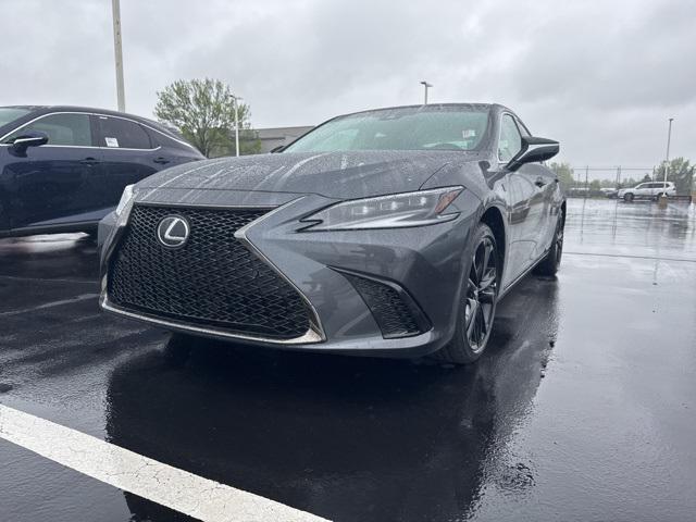 new 2025 Lexus ES 300h car, priced at $51,981