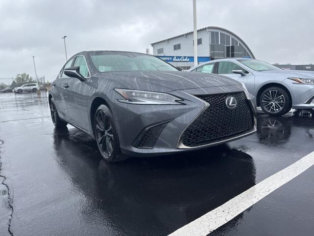 new 2025 Lexus ES 300h car, priced at $51,981