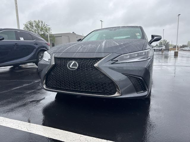 new 2025 Lexus ES 300h car, priced at $51,981