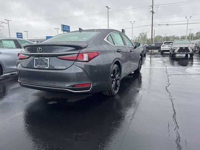 new 2025 Lexus ES 300h car, priced at $51,981