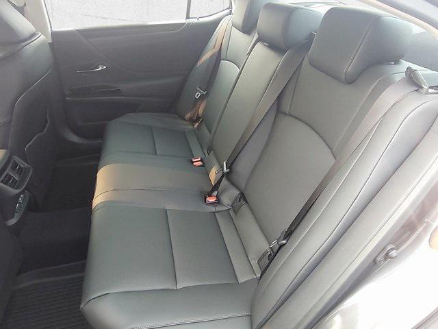 new 2025 Lexus ES 300h car, priced at $47,984