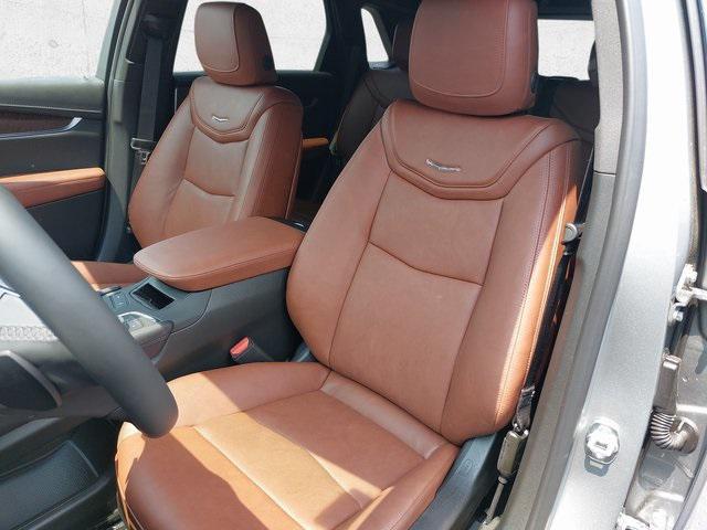 new 2025 Cadillac XT5 car, priced at $55,630