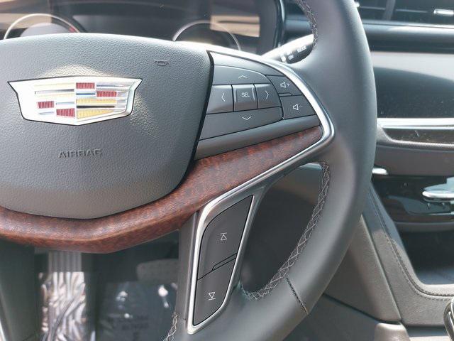 new 2025 Cadillac XT5 car, priced at $55,630