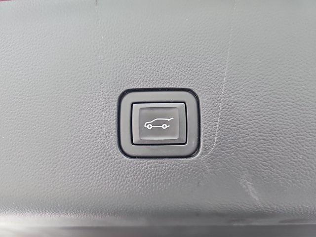 used 2023 Chevrolet Traverse car, priced at $41,996