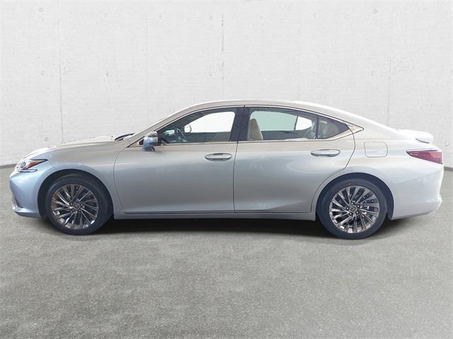 new 2024 Lexus ES 300h car, priced at $49,997