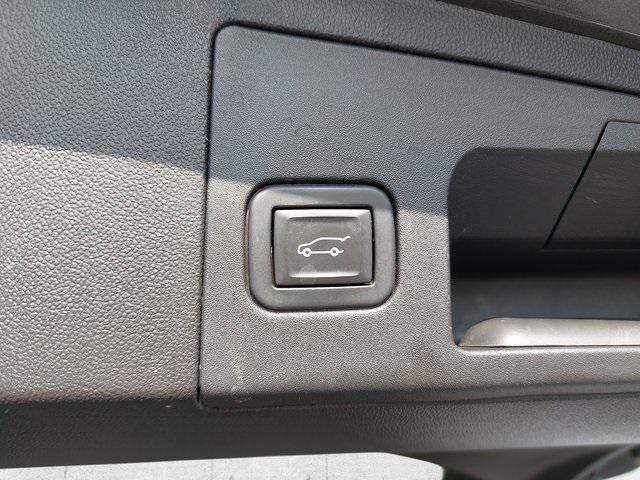used 2020 Cadillac XT5 car, priced at $30,965