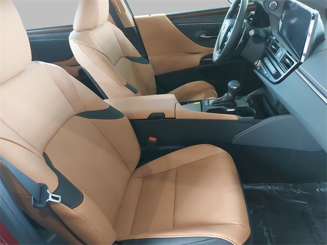 new 2025 Lexus ES 300h car, priced at $49,433