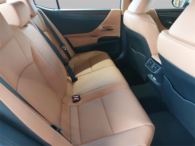 new 2025 Lexus ES 300h car, priced at $49,433