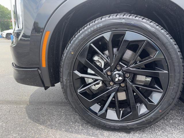 used 2024 Mitsubishi Outlander car, priced at $30,998
