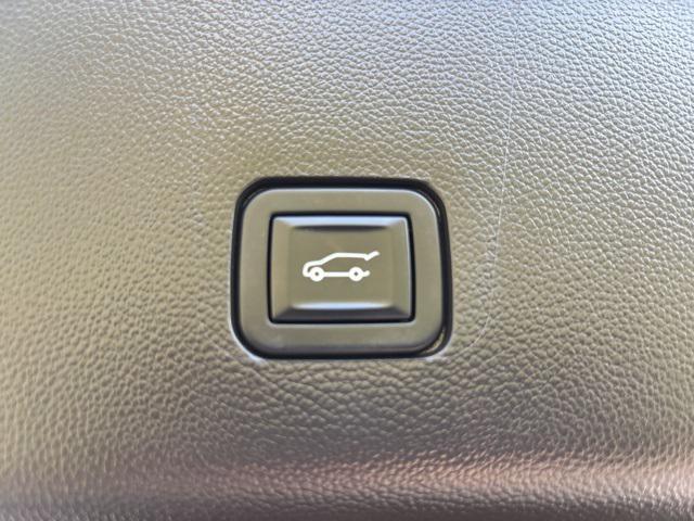 used 2022 Chevrolet Traverse car, priced at $26,325