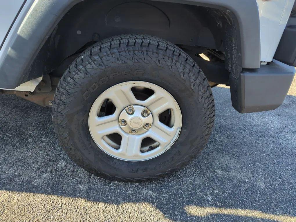 used 2015 Jeep Wrangler Unlimited car, priced at $10,995