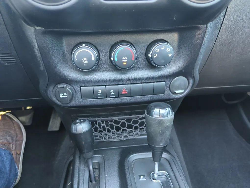 used 2015 Jeep Wrangler Unlimited car, priced at $10,995