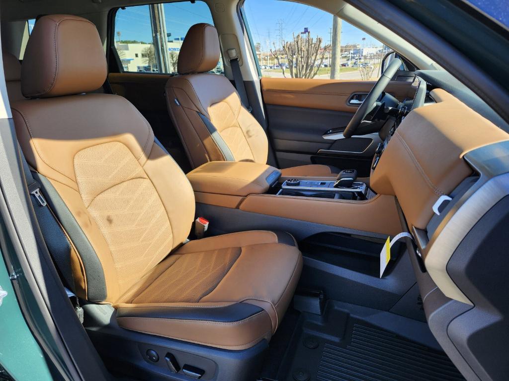 new 2025 Nissan Pathfinder car, priced at $49,600