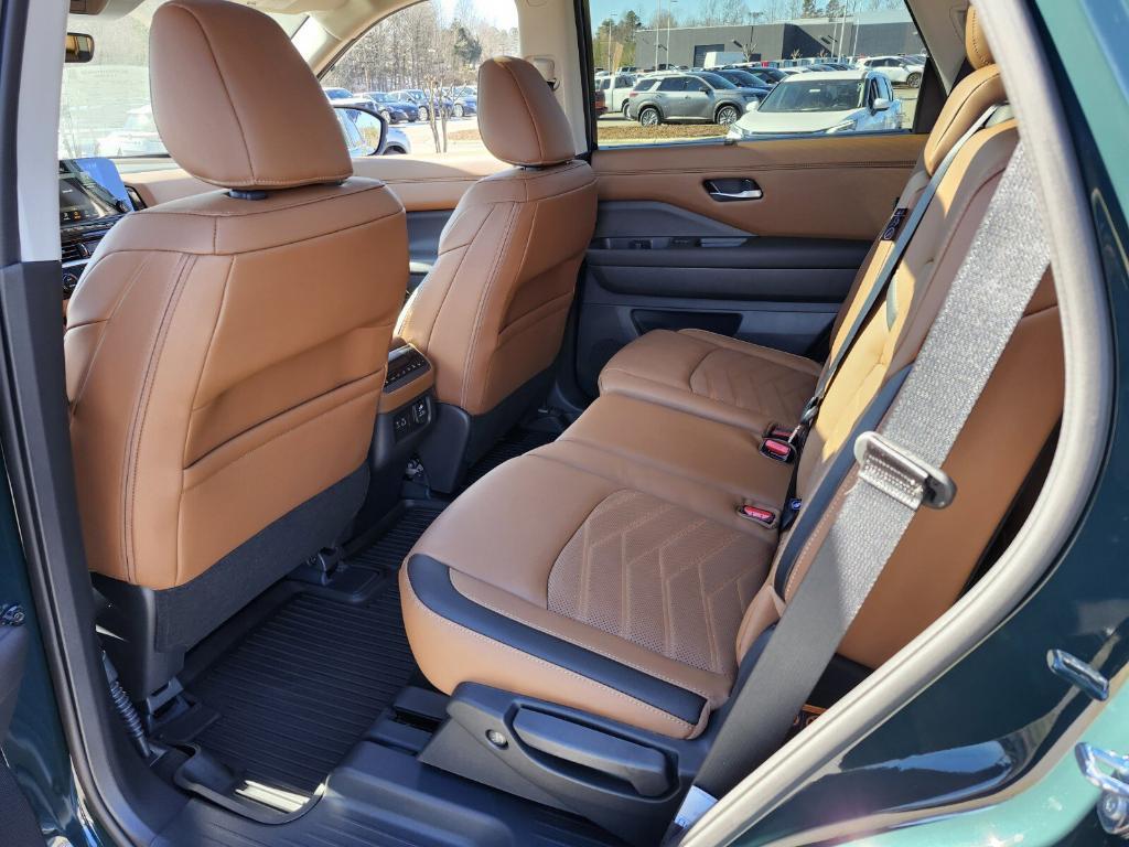 new 2025 Nissan Pathfinder car, priced at $49,600