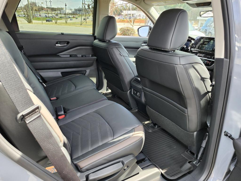 new 2025 Nissan Pathfinder car, priced at $51,775