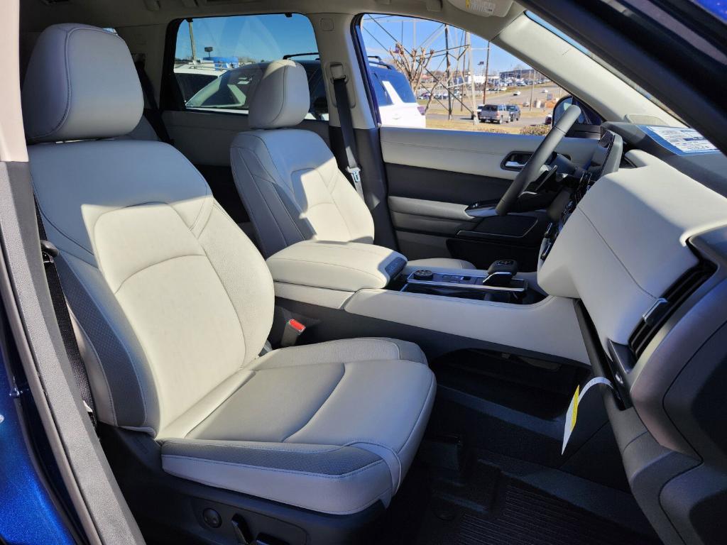 new 2025 Nissan Pathfinder car, priced at $46,100