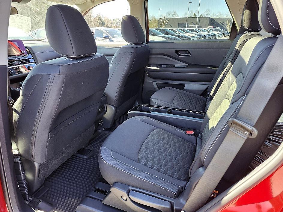 new 2025 Nissan Pathfinder car, priced at $40,495