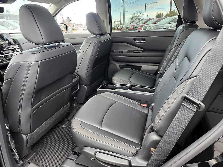 new 2025 Nissan Pathfinder car, priced at $41,940